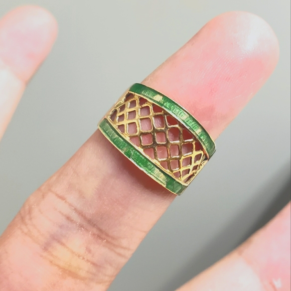 14k solid yellow gold band size 7.5 - Picture 2 of 8